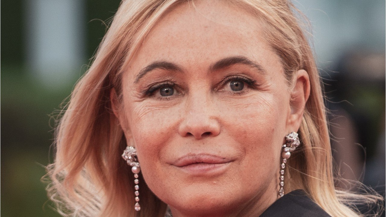 VOICI Emmanuelle Béart : pourquoi elle n'arrive toujours pas à appeler Guy Béart « papa " cinq ans après sa mort