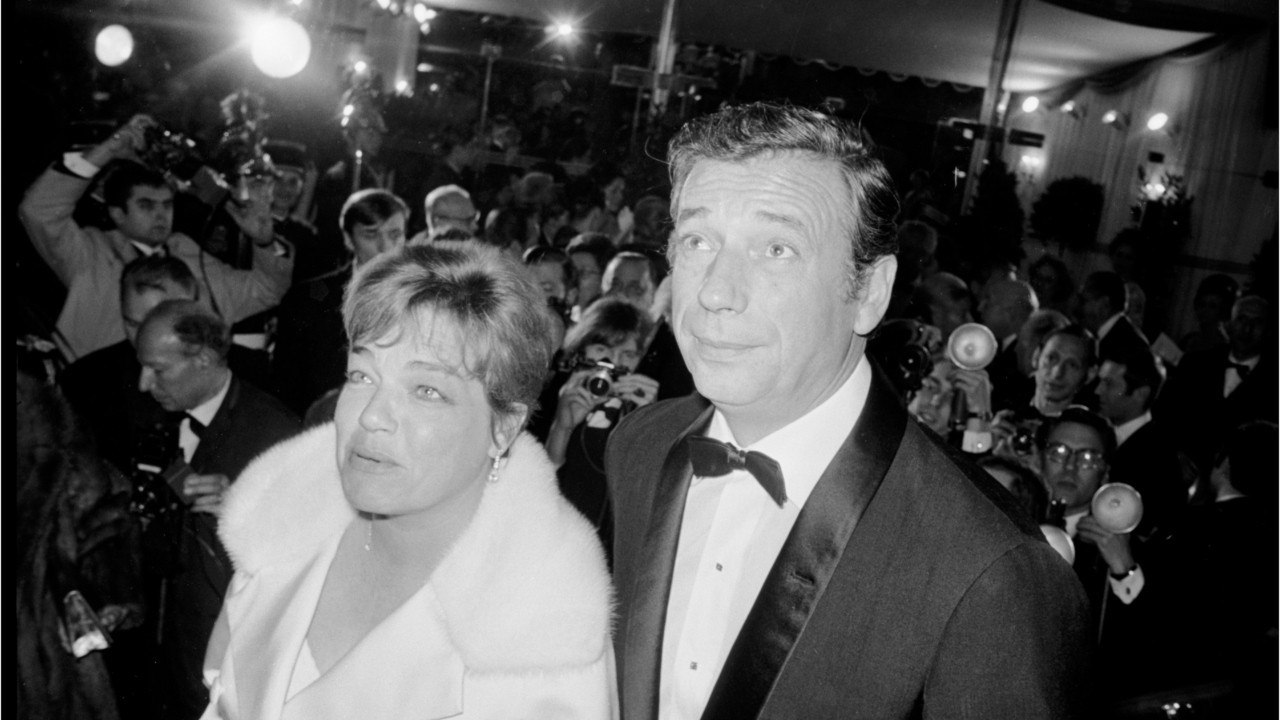 VOICI - Simone Signoret et Yves Montand espionnés pendant 40 ans : des détails de leur vie de couple dévoilés