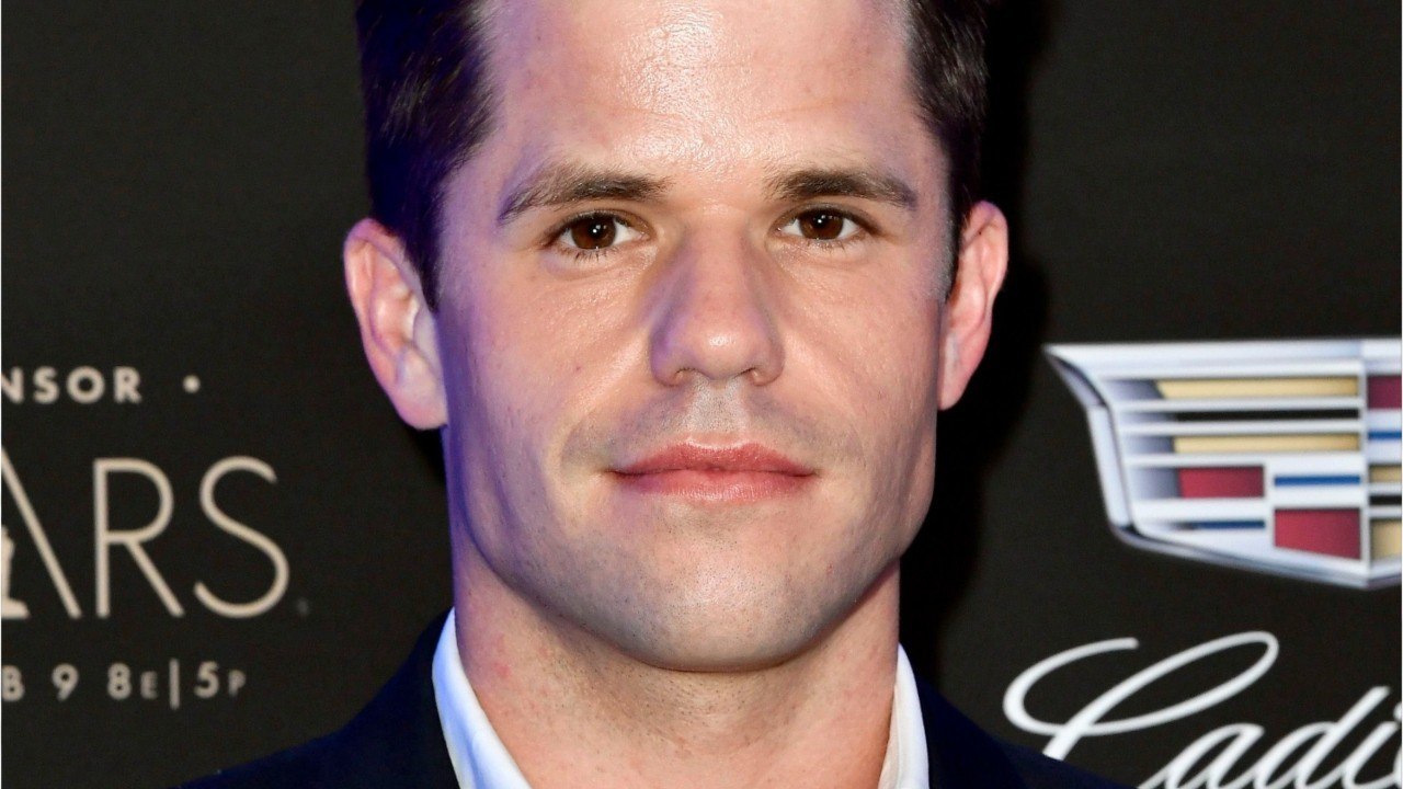 VOICI - Charlie Carver : l'acteur de Desperate Housewives revient sur son coming-out juste avant ses 30 ans