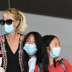 VOICI - social Laeticia Hallyday : Après Le Confinement, Elle Est De Retour En France Avec Jade Et Joy (1)