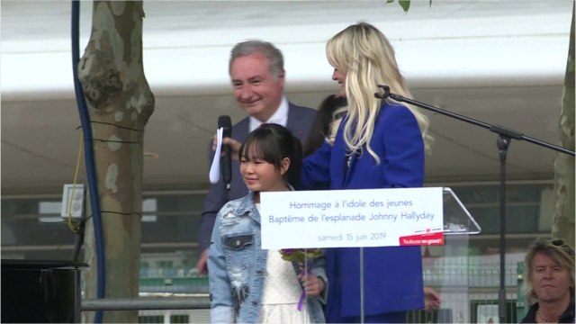 VOICI- PHOTO Laeticia Hallyday partage un moment de complicité avec sa fille Joy pour la fête des mères