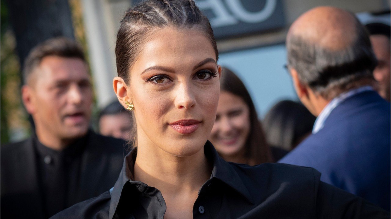 VOICI-PHOTO Iris Mittenaere émue : elle annonce une très bonne nouvelle à ses fans
