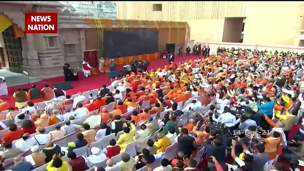 काशी में हर हर महादेव के जयकारे लगाते PM Modi,...