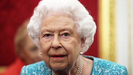 VOICI - The Crown saison 3 : ces erreurs qui se sont glissées dans la bande-annonce