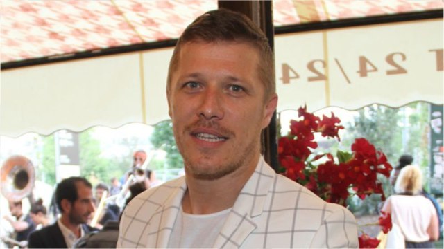 VOICI - Jean-Edouard Lipa (Loft Story) risque l’amputation de sa jambe et doit subir une lourde opération