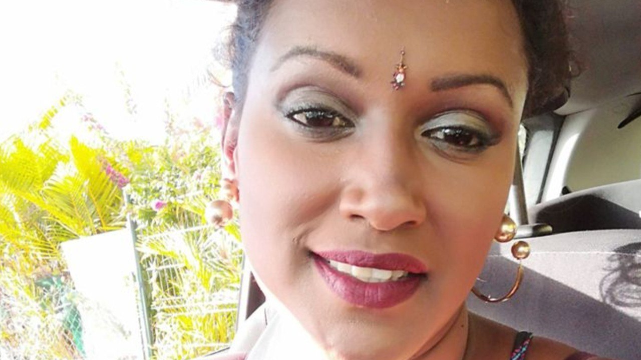 VOICI - Emilie (Star Academy 4) : arrachée à sa mère, elle a été vendue par des trafiquants de bébés au Sri Lanka