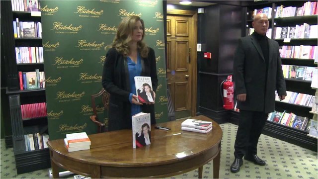 VOICI- Valérie Trierweiler : sa réponse aux haters après son licenciement de Paris Match