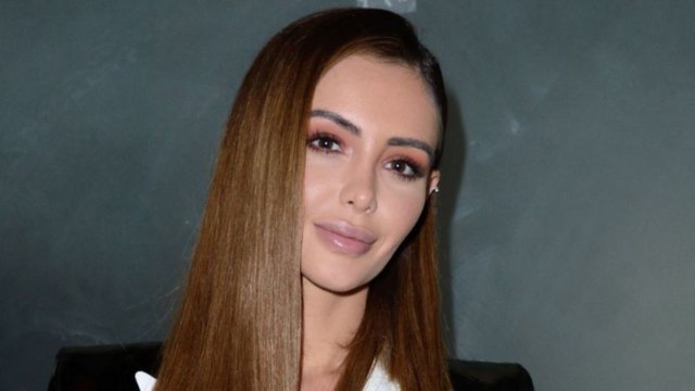 VOICI - Nabilla ultra sexy dans sa tenue transparente pour la fashion