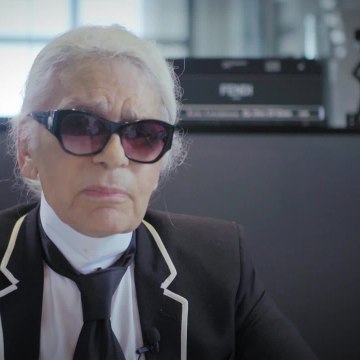 VOICI social Mort De Karl Lagerfeld : Ce Geste Inquiétant Qui a Fait Présager Le Pire À Inès De La Fressange (1)