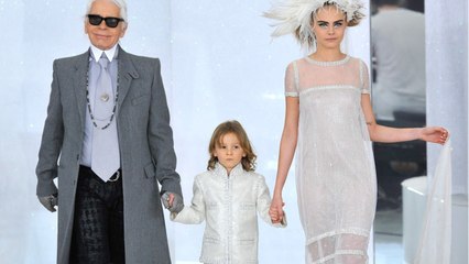 VOICI Karl Lagerfeld : la triste raison pour laquelle il ne voulait plus apparaître à ses défilés