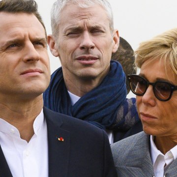 VOICI SOCIAL Emmanuel Et Brigitte Macron Mettent En Vente Un Nouvel Objet Hors De Prix Sur La Boutique De L’Elysée (1)