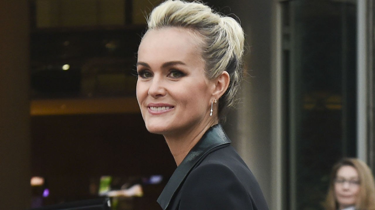 VOICI Héritage de Johnny Hallyday : Laeticia interrompt les négociations avec David et Laura, découvrez pourquoi