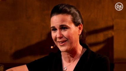 Antonia de Rendinger a déjà été confondue avec… Elle dit tout au bar de La Scène Voici