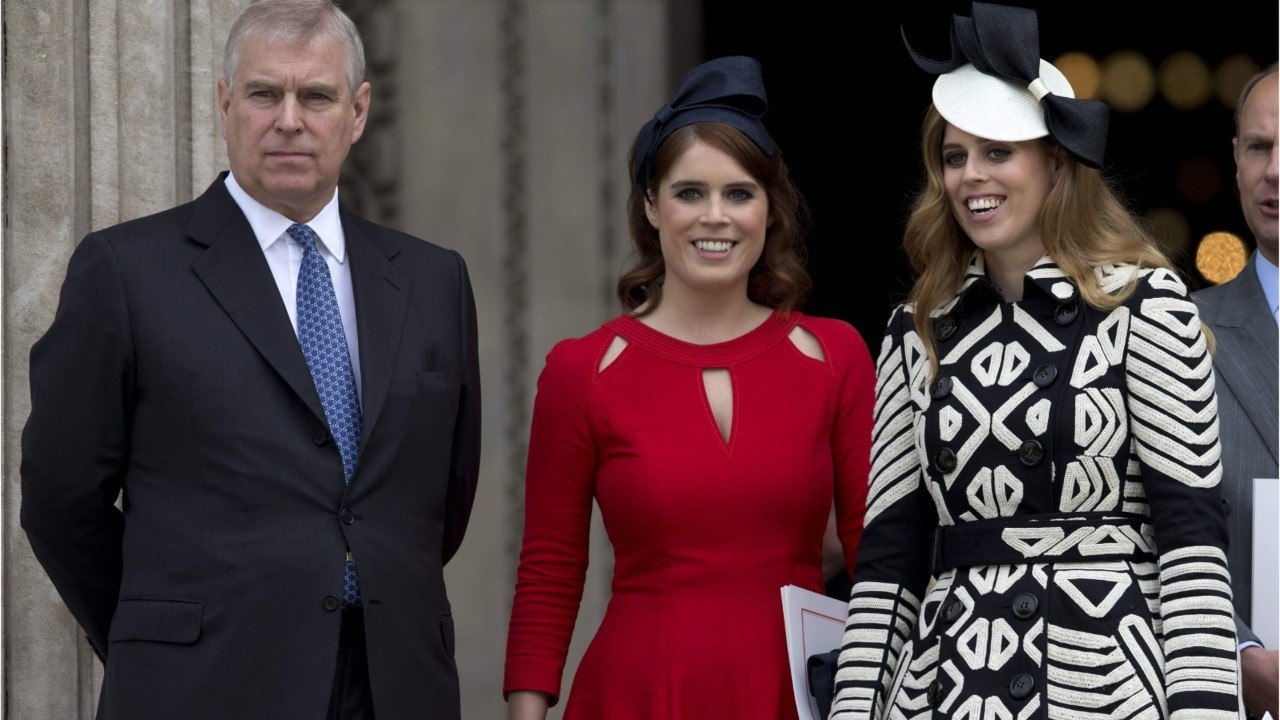 VOICI - Prince Andrew : cette décision de la famille royale qui inquiète ses filles Eugenie et Beatrice