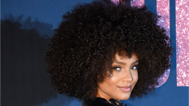 Voici - PHOTO Alicia Aylies change de coiffure : sa troublante ressemblance avec une célèbre chanteuse