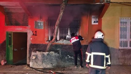 EVDEKİ YANGINDA TAMİRHANE OLARAK KULLANILAN ODADAKİ BİLGİSAYARLAR YANDI