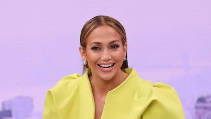 VOICI - Jennifer Lopez resplendissante sans maquillage !