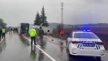 Yolcu otobüsü devrildi bir kişi öldü, çok sayıda kişi yaralandı (2)