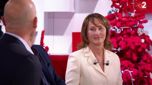 VOICI - Ségolène Royal : mal imitée par Nicolas Canteloup, elle le tacle