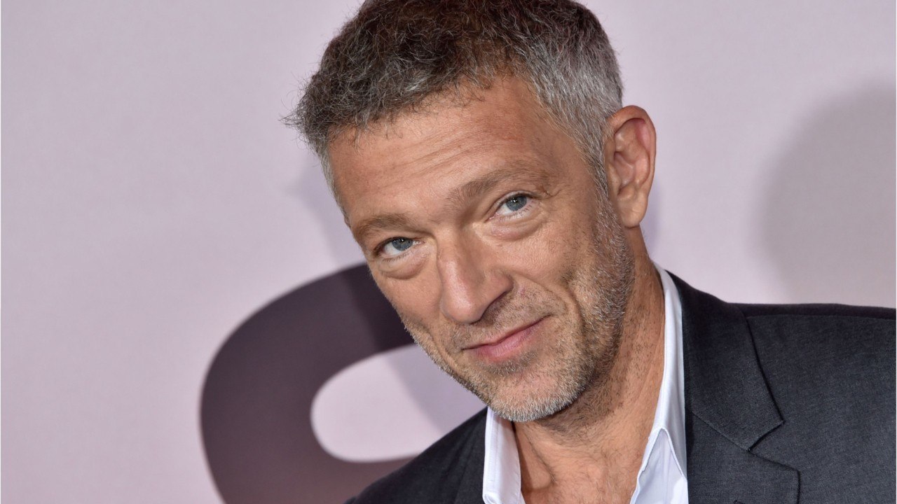 VOICI Vincent Cassel : après son accident de scooter, le comédien apparaît avec le visage tuméfié et bandé