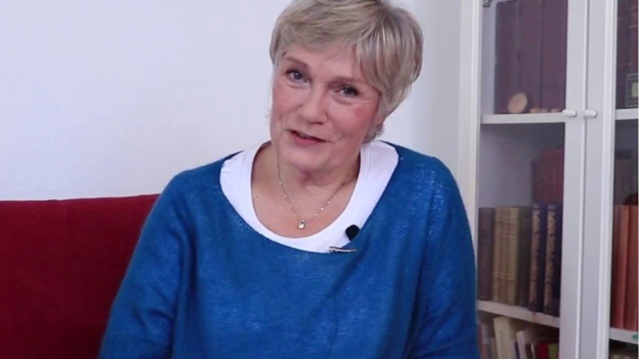 VOICI - Simone, la voix de la SNCF, a trouvé comment nous occuper pendant le confinement et c’est surprenant !