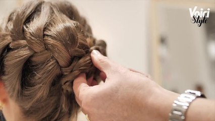 VOICI - Comment réaliser une coiffure pour les fêtes en 10 minutes chrono ?