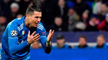 VOICI - Cristiano Ronaldo : son quotidien de confiné avec sa mère, récente victime d'un AVC