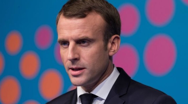 VOICI - Emmanuel Macron : un proche ironise sur la « fessée » que devrait se prendre le Président