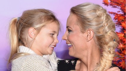 VOICI Elodie Gossuin "arrose" la fin de l’année avec sa fille Joséphine