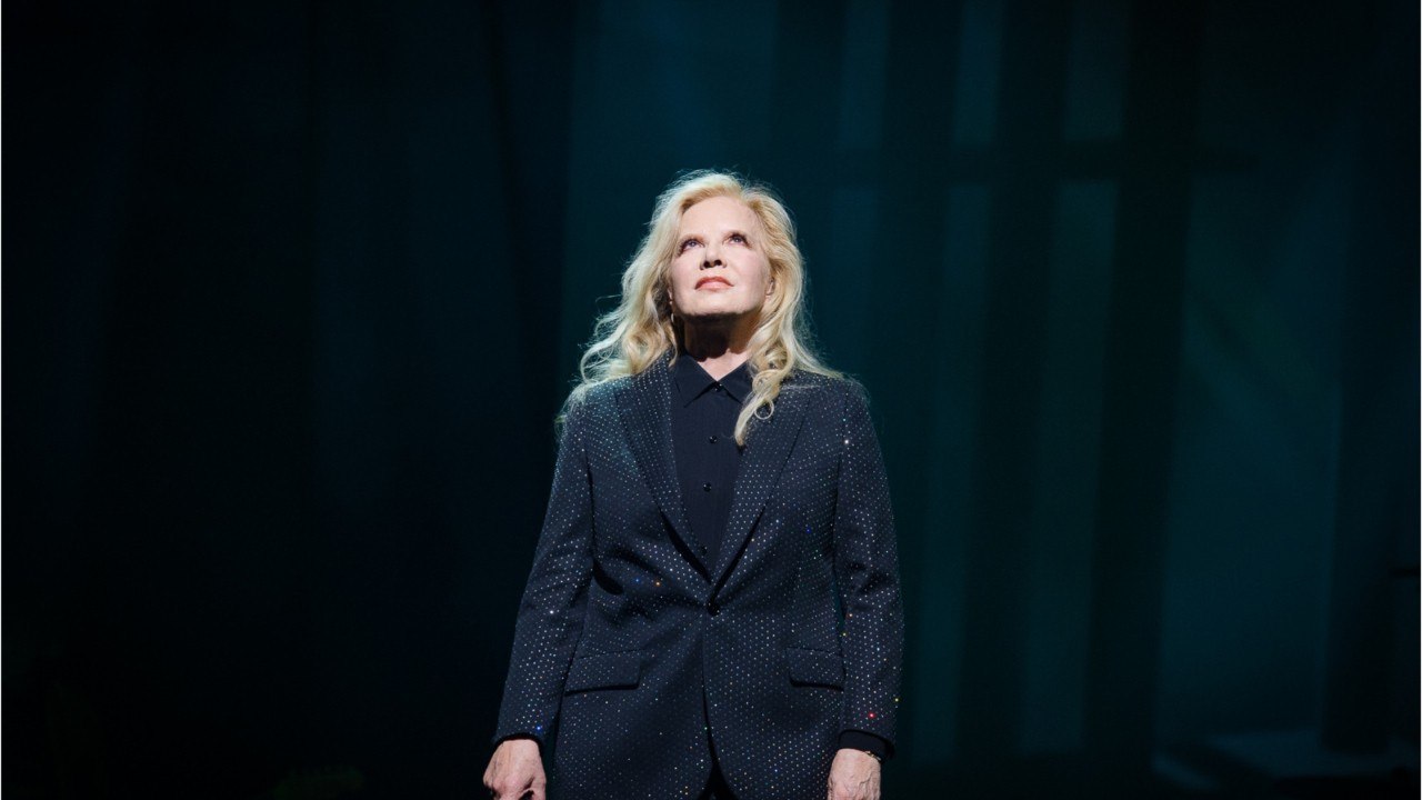 VOICI Sylvie Vartan : son petit message de bonne année sans équivoque pour Laeticia Hallyday