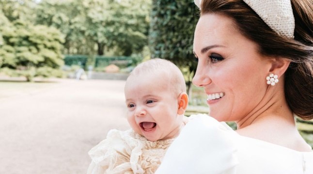 VOICI Prince Louis : de nouveaux clichés adorables au côté de son grand-père, le prince Charles