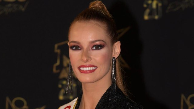 VOICI Maëva Coucke à Miss Monde : Miss France 2018 dévoile son costume national