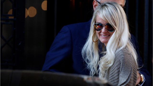 VOICI - Laeticia Hallyday : lâchée par tous, elle peut compter sur le soutien d’un fidèle de Johnny