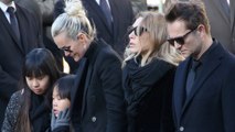 VOICI Laeticia Hallyday : après l’adieu à leur père, l’autre élément qu’elle aurait interdit à David et Laura