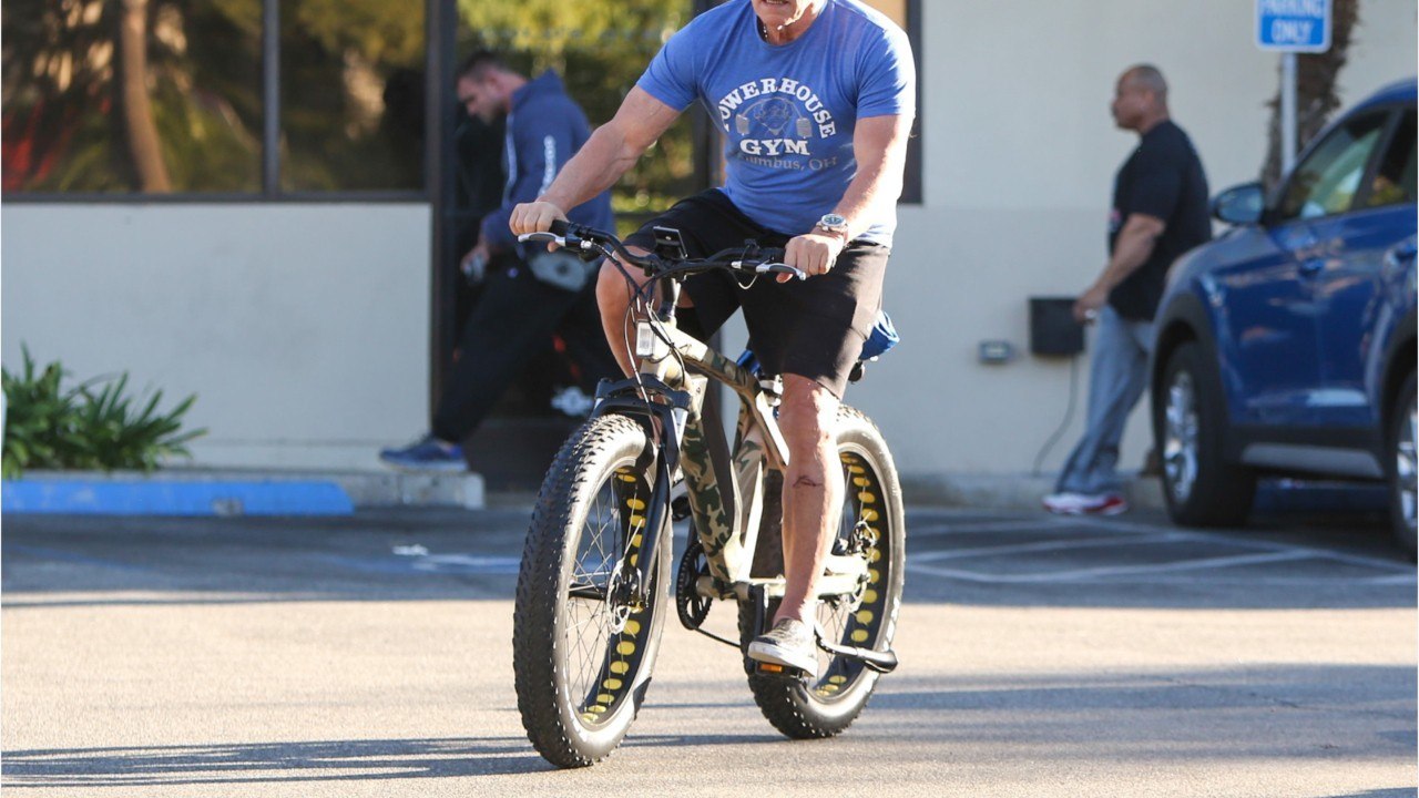 VOICI-PHOTO Arnold Schwarzenegger au ski avec Clint Eastwood, les internautes amusés