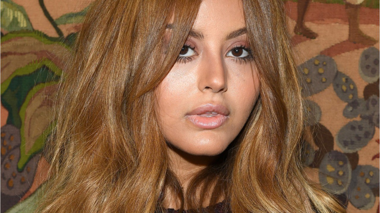 VOICI Zahia surprend ses fans en évoquant le silence d'un de ses proches amis