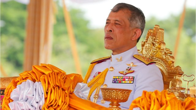 VOICI Le roi de Thaïlande, Rama X, confiné dans un hôtel en Allemagne avec un harem de 20 femmes