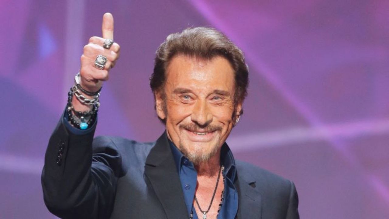 VOICI Johnny Hallyday : l'incroyable record de Mon pays c’est l’amour