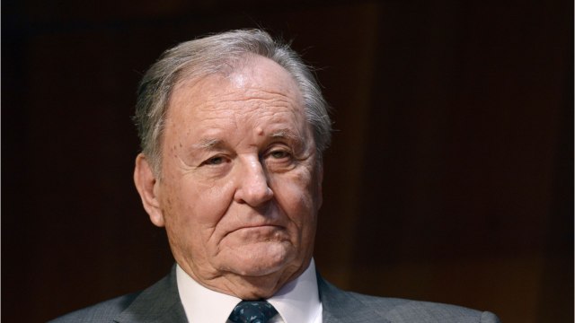 VOICI - Mort d’Albert Uderzo, le dessinateur d’Astérix, à l’âge de 92 ans