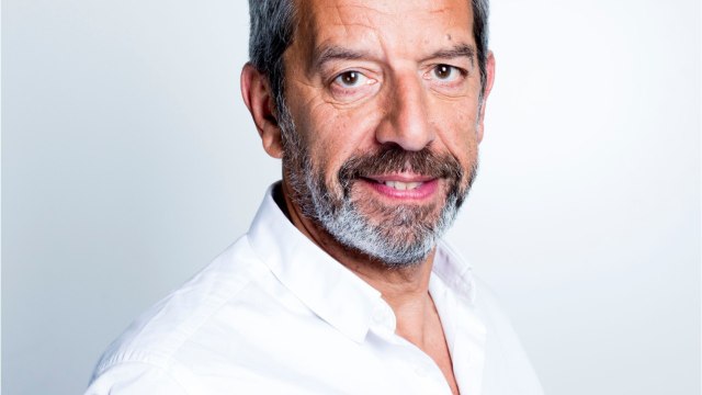 VOICI - Michel Cymes : la réaction de François Hollande à l'une de ses blagues coquines