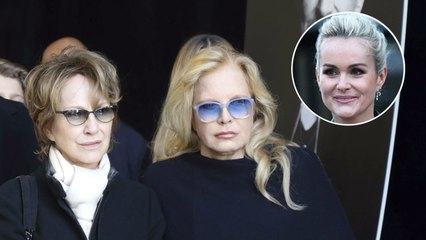 VOICI - Laeticia Hallyday charge violemment Nathalie Baye et Sylvie Vartan, les ex de Johnny