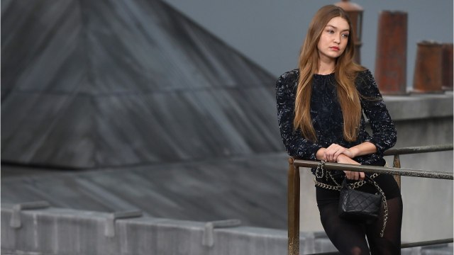 VOICI Fashion Week : quand Gigi Hadid vire la youtubeuse Marie s’infiltre du défilé Chanel