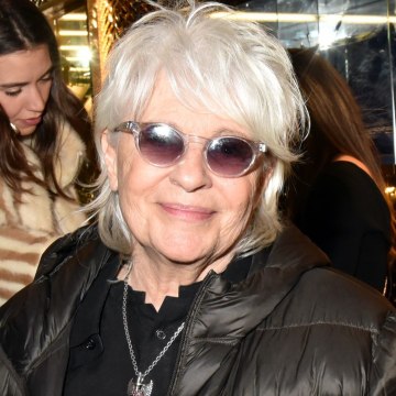 VOICI // Social - Catherine Lara Enceinte De Georges Moustaki, Elle Raconte Son Avortement « Traumatisant