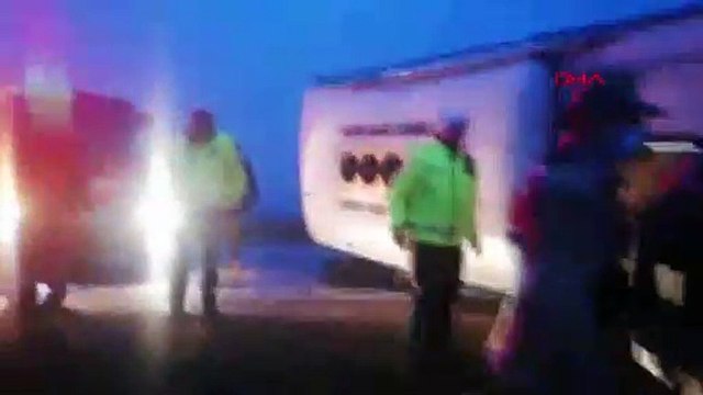 Yolcu otobüsü devrildi: 2 kişi öldü, 24 kişi yaralandı