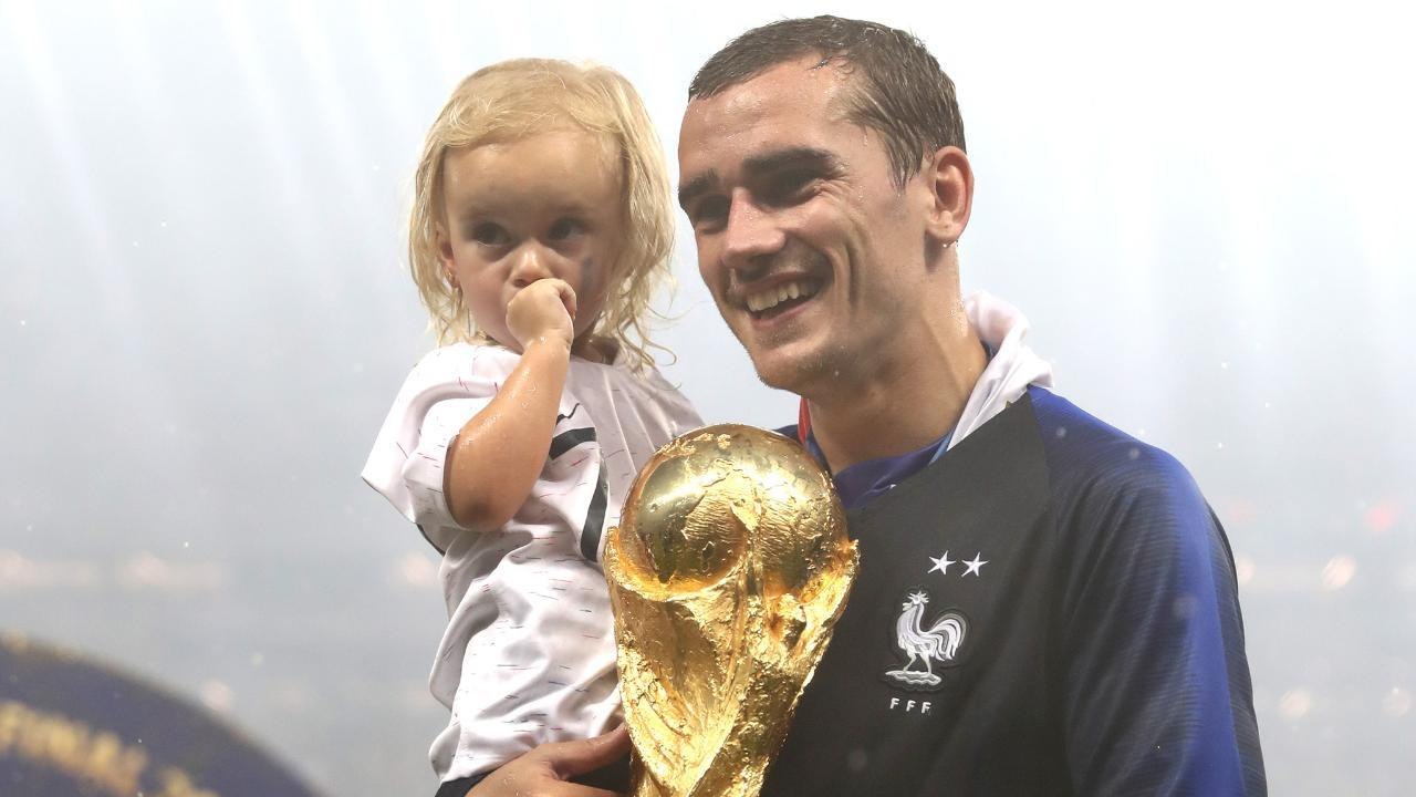 VOICI Antoine Griezmann bientôt papa pour la deuxième fois : découvrez la surprise de sa femme Erika