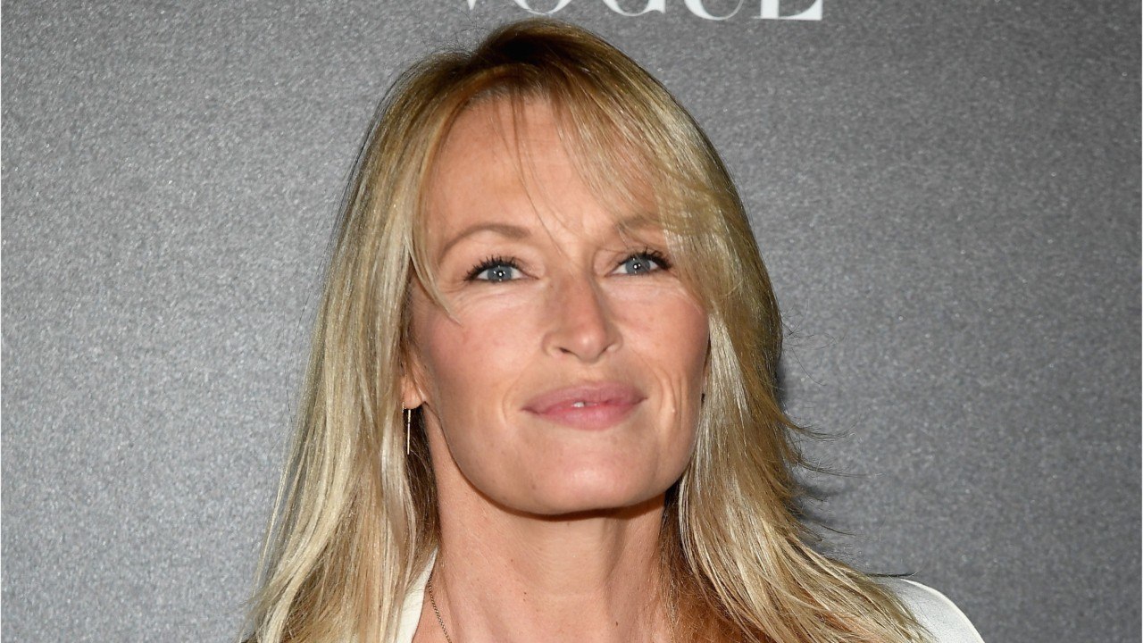 VOICI Estelle Lefébure nue dans son bain : les internautes débordent de compliments