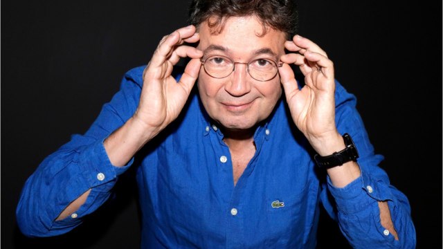 VOICI - Frédéric Bouraly (Scènes de ménages) : sa jolie chanson sur les soignants