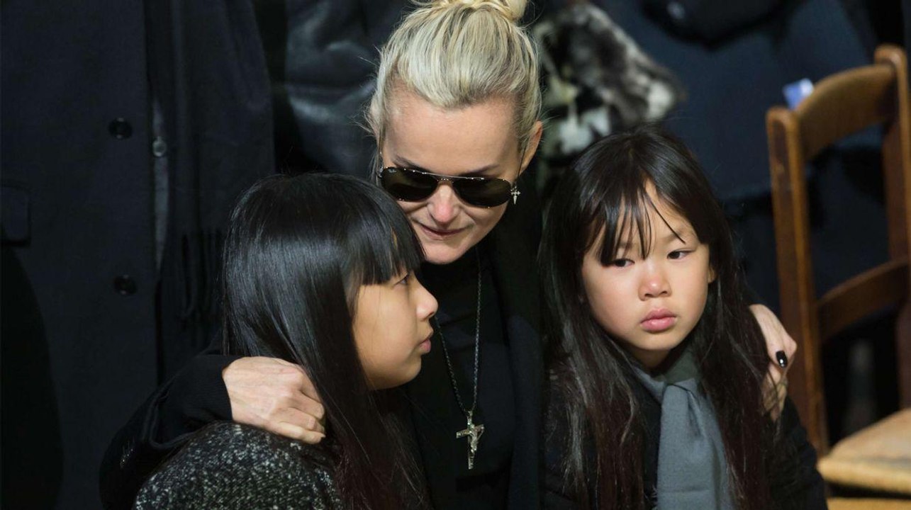 VOICI Johnny Hallyday : bouleversée par son absence, Joy a craqué à son spectacle de fin d’année