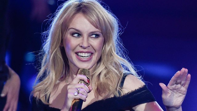 VOICI - Kylie Minogue complètement nue pour ses 50 ans, elle allume Instagram avant de souffler ses bougies !