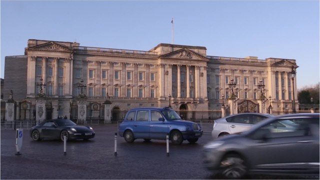 VOICI - Princesse Beatrice : La Reine Elizabeth Lui Propose Buckingham Palace Pour Son Mariage (1)